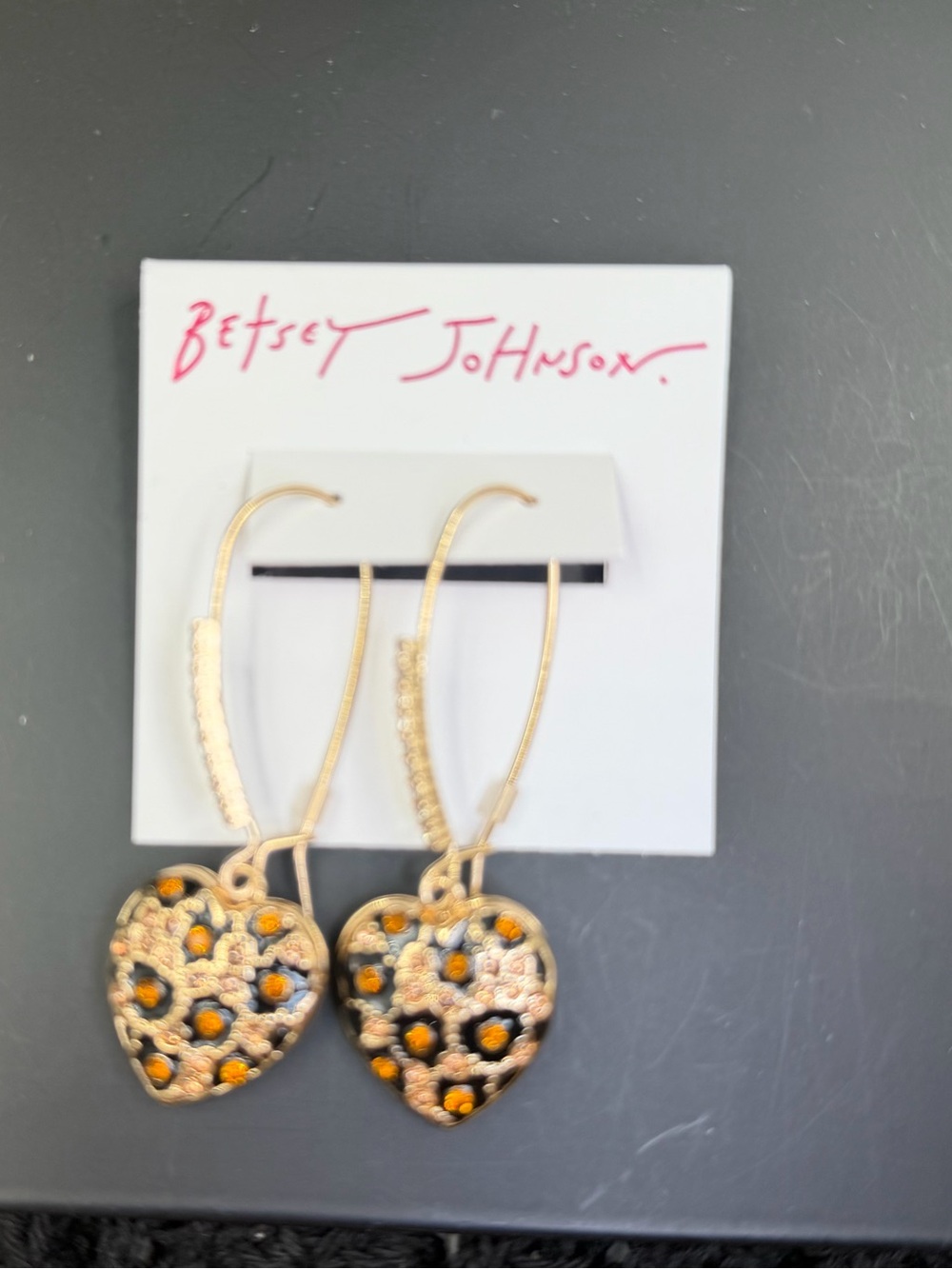 betsey johnson leopard heart crystal dangle earrings